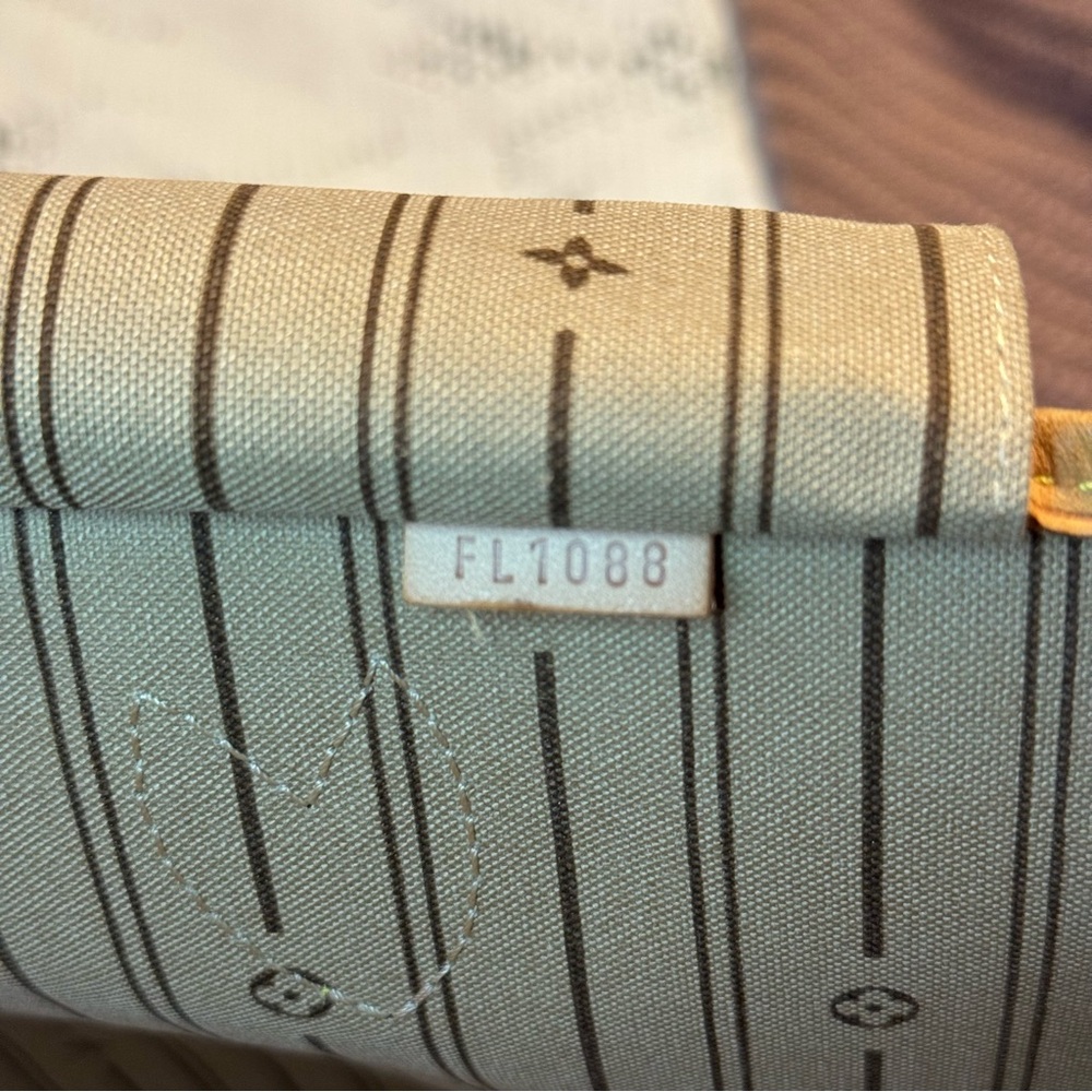 Louis Vuitton Monogram Neverfull GM - Picture 13 of 14